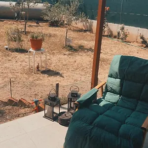 Vila E&g , Spille Albanie